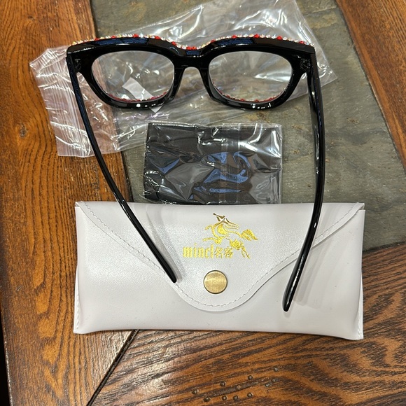 Fun Sparkly Reading Glasses 1.0 + - Picture 3 of 3